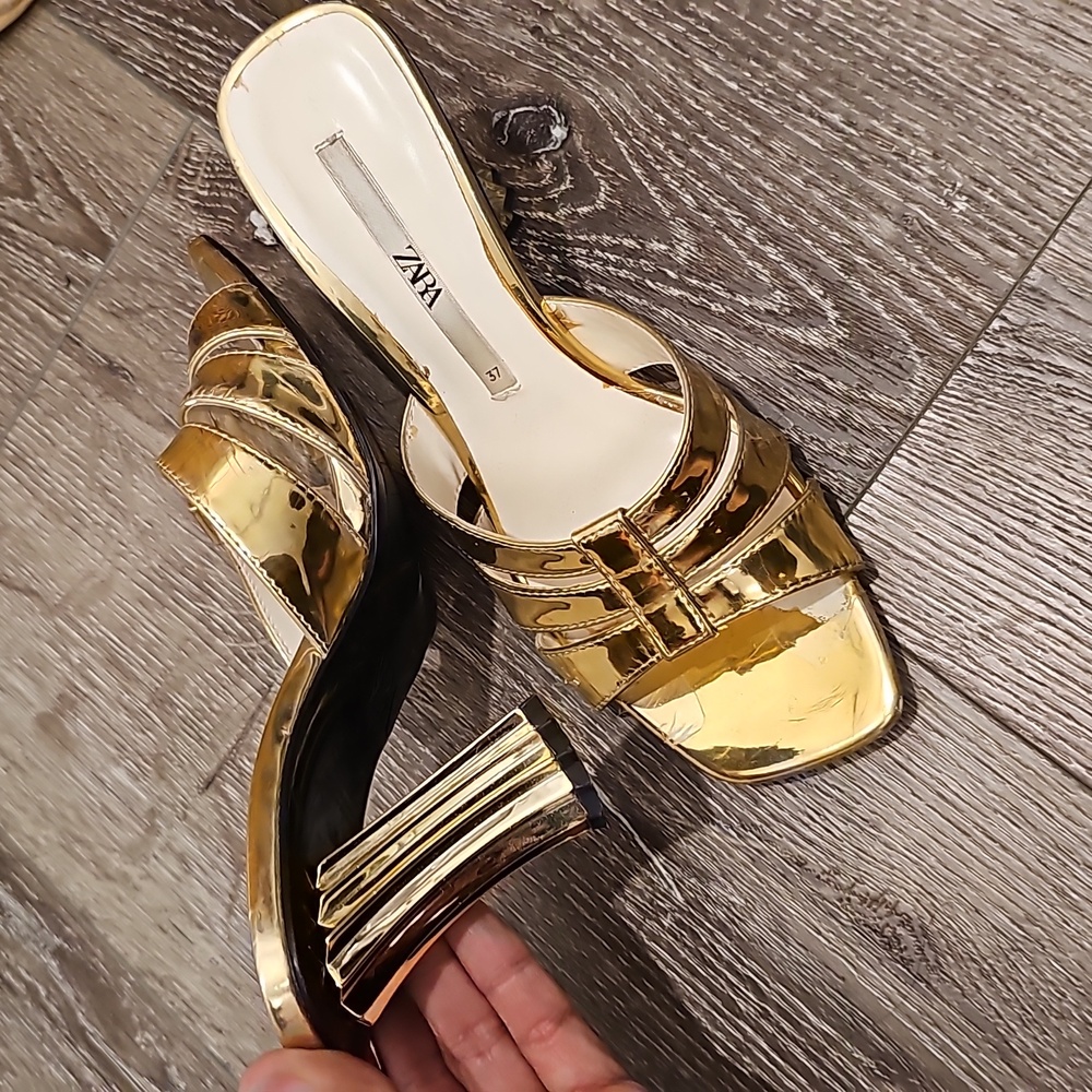 Beautiful metallic gold heels dressy sandals